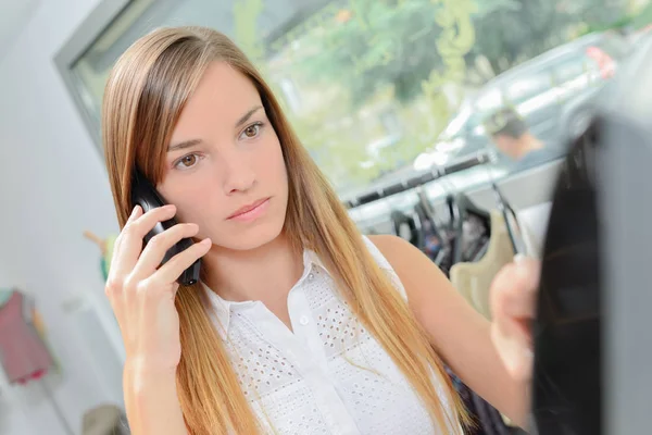 Shop Worker Till — Stock Photo, Image