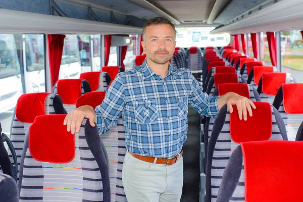 Poserar Coach Interiörer — Stockfoto