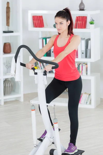 Woman Exercise Machine — Stock Photo, Image