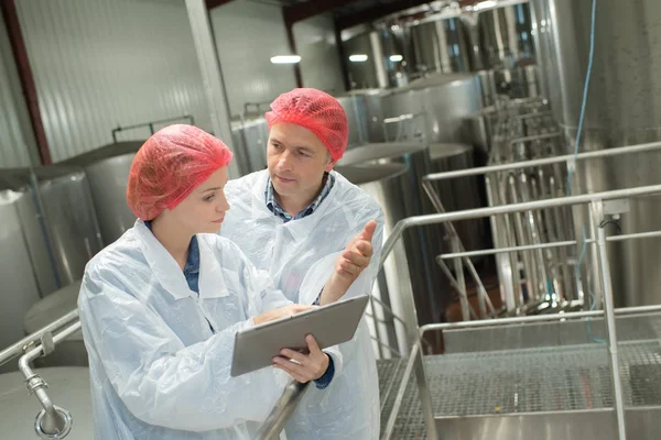 Werknemers Gesprek Fabriek — Stockfoto