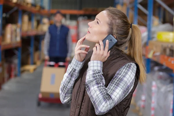 Lokaliseren Van Het Product Het Magazijn — Stockfoto