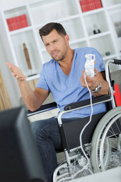 Handikappade Mannen Rullstolen Håller Joystick — Stockfoto