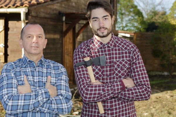 Deux Amis Bûcherons Dans Forêt Avec Une Hache — Photo