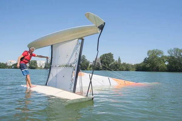 Salior Trying Right His Catamaran Capsize — Stock Photo, Image