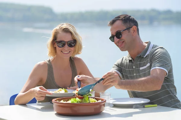 Happy Couple Eating Salad Dinner Cafe Terrace — Stock Photo, Image