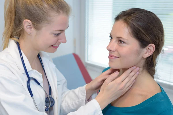 Doctor Research Patients Neck Ache — Stock Photo, Image