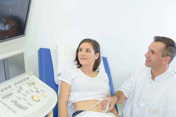 Schwangerschaft Ultraschalltermin Und Ultraschall — Stockfoto