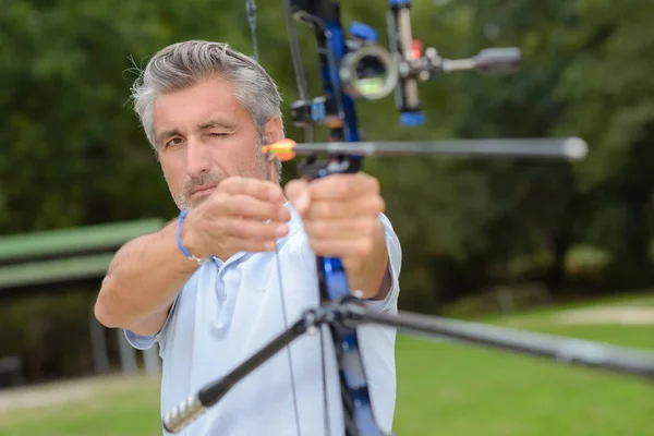 Man Aiming Archery Bow — Stock Photo, Image