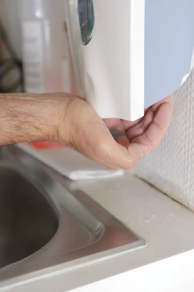 Stosowanie mydła w płynie i mycie — Zdjęcie stockowe