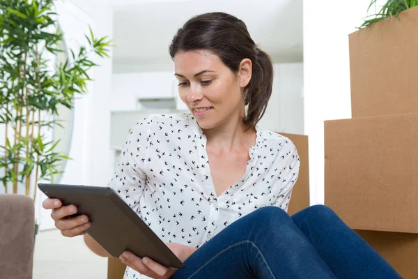 Woman checking her account during moving — Stock Photo, Image