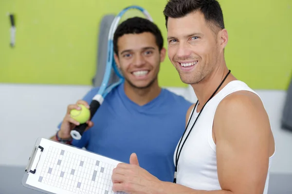 Conceito de estilo de vida desportivo e homem — Fotografia de Stock