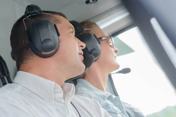 Zwei große Hubschrauber und Hubschrauber — Stockfoto