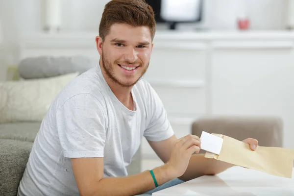 Young man reading a letter — Stock Photo, Image