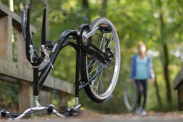 Fahrrad im Freien und Fahrrad kaputt — Stockfoto