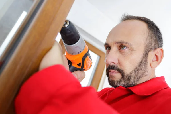 Opbouwfunctie met een elektrisch gereedschap — Stockfoto