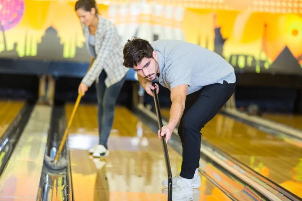 Grundlig rengöring av Bowling Center — Stockfoto