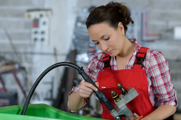 Working on assembling circuit components — Stock Photo, Image