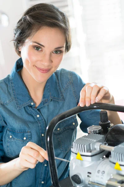 Happy woman check car engine and repair in garage — Stock Photo, Image