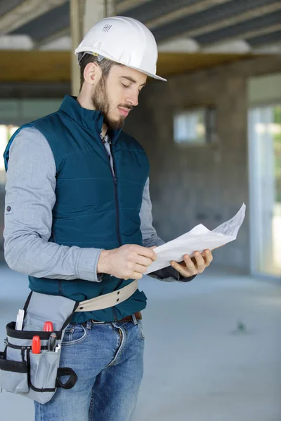 Trabajador de construcción en obra —  Fotos de Stock