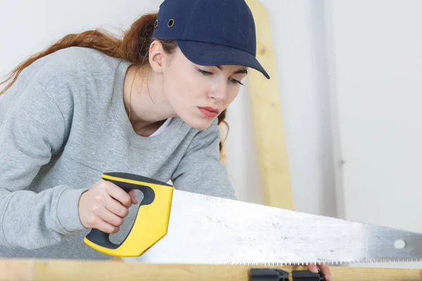 Žena stavební pracovnice a práce — Stock fotografie