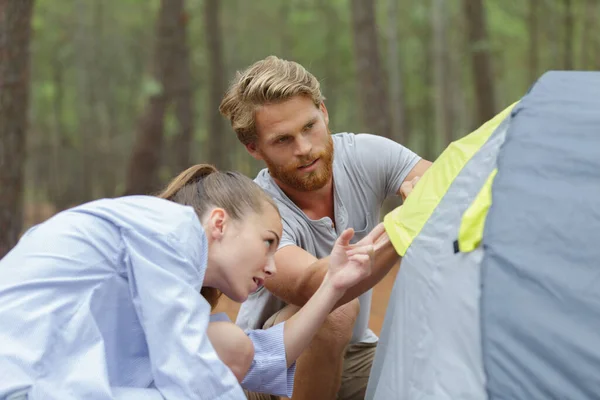 Een Paar Een Tent — Stockfoto