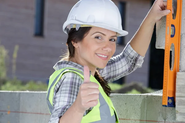 Arquiteto Feminino Sucesso Mostrando Polegares Para Cima — Fotografia de Stock