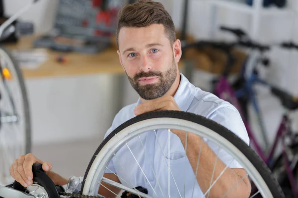 Een Portret Van Fietstechnicus — Stockfoto