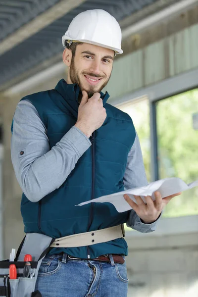 Byggarbetare Inomhus Och Man — Stockfoto