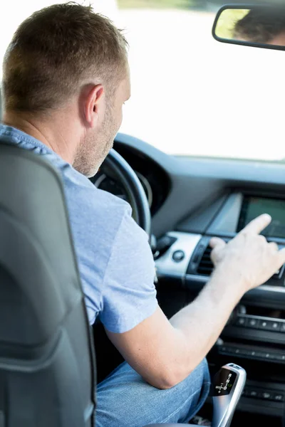 Homme Voiture Conduite Avec Intégré Dans Navigation Par Satellite — Photo