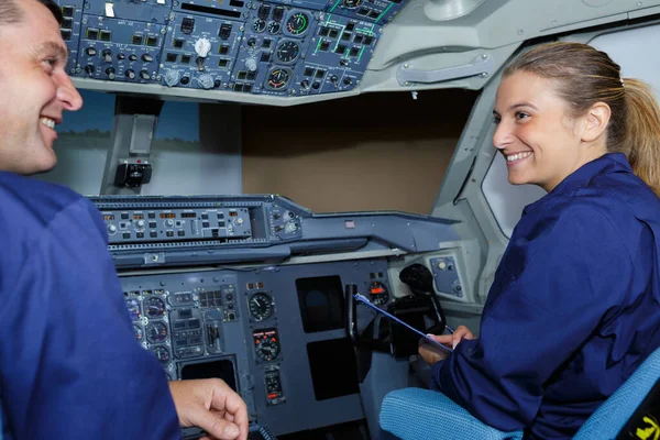 Couple Engineers Aircraft — Stock Photo, Image