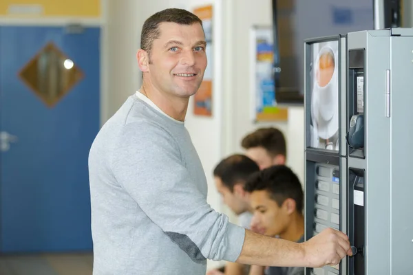 Portret Van Een Man Krijgen Van Een Koffie — Stockfoto