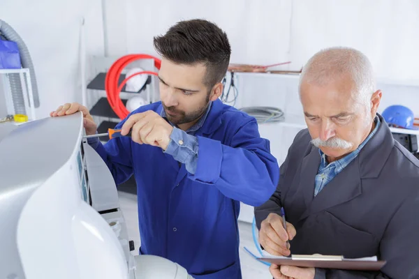 Portret Van Technici Aan Het Werk — Stockfoto