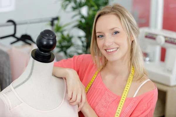 Portrait Seamstress Leaning Mannequin — Stock Photo, Image