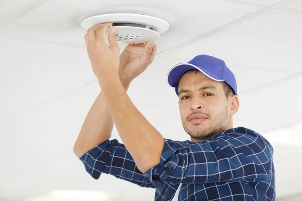 Male Technician Installing Ceiling Fan — Stock Photo, Image