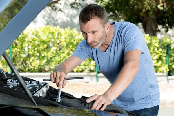 Homme Fixe Super Moteur Voiture — Photo