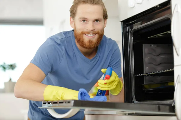 Man Cleaning Oven Kitchen — Stock Photo, Image