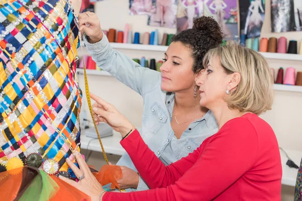 Deux Créateurs Mode Travaillant Ensemble — Photo