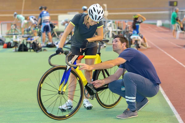 Vrouwelijke Loper Personal Trainer Het Velodrome — Stockfoto