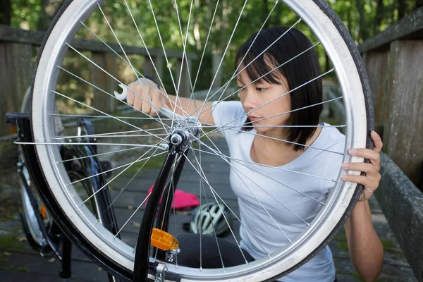 Repairing Bicycle Woman — Stock Photo, Image