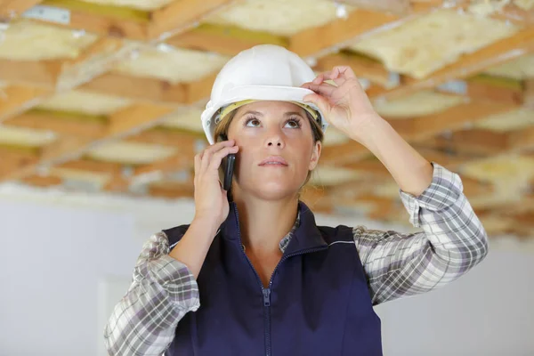 Construction Worker Talking Phone — Stock Photo, Image
