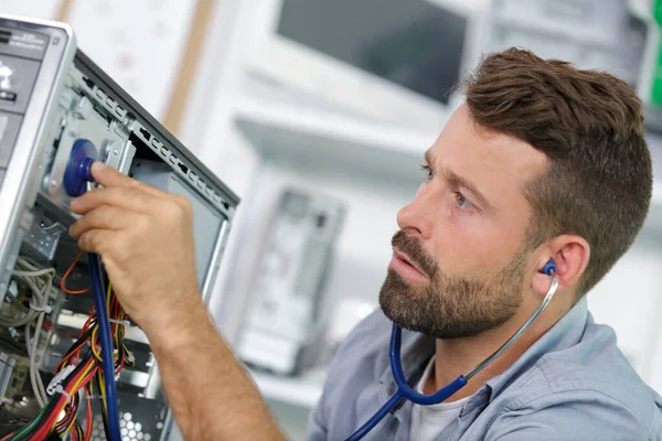 Reparador Profesional Que Repara Ordenador Taller — Foto de Stock