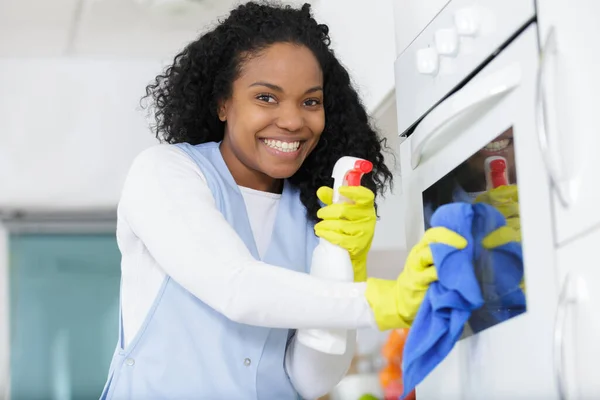 Woman Cleaning Oven Spray Bottle Sponge — Stock Photo, Image