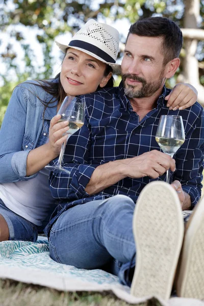 Couple Dégustant Verre Vin — Photo