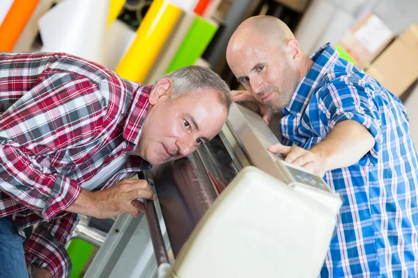 Lavoratori Una Fabbrica Giornali — Foto Stock