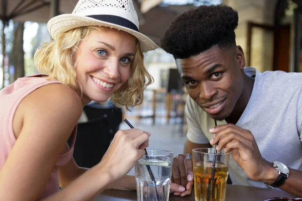Interracial Couple Holidays — Stock Photo, Image
