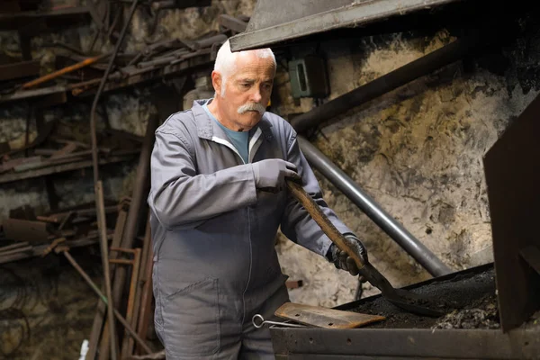 Fabbro Anziano Lavoro — Foto Stock