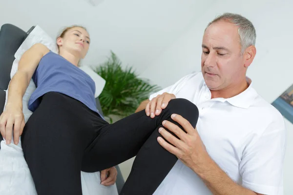 Therapeutic Manipulation Knee — Stock Photo, Image