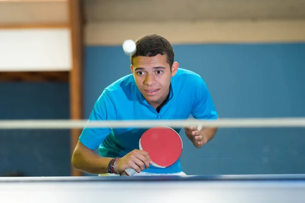 Молодой Игрок Настольный Теннис — стоковое фото