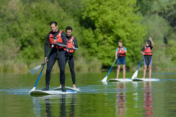 Stand Paddle Gruppe Auf Dem See — Stockfoto
