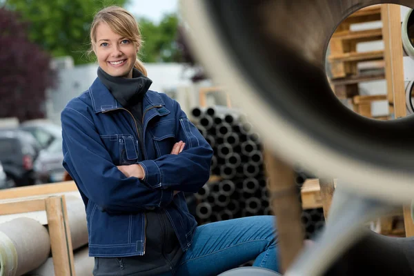 Hona Utanför Ett Lager — Stockfoto